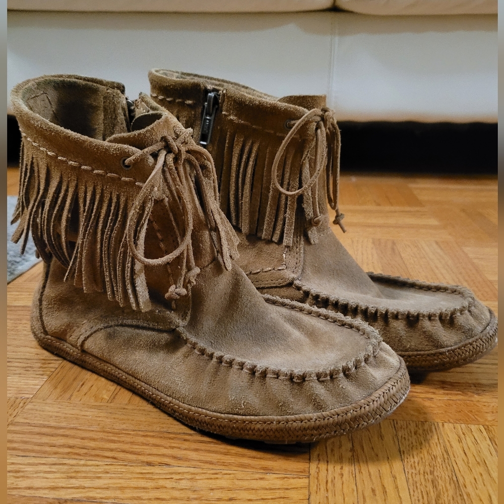 (Used) UGG Tan Suede Fringe Boots Sz. 5